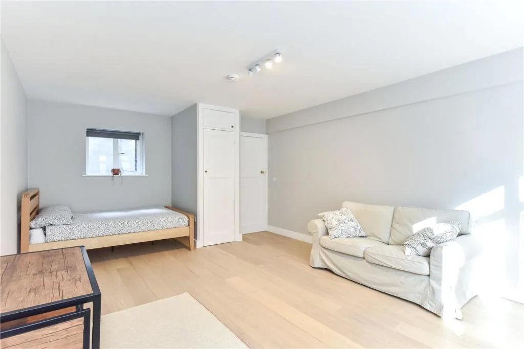 Studio flat for rent