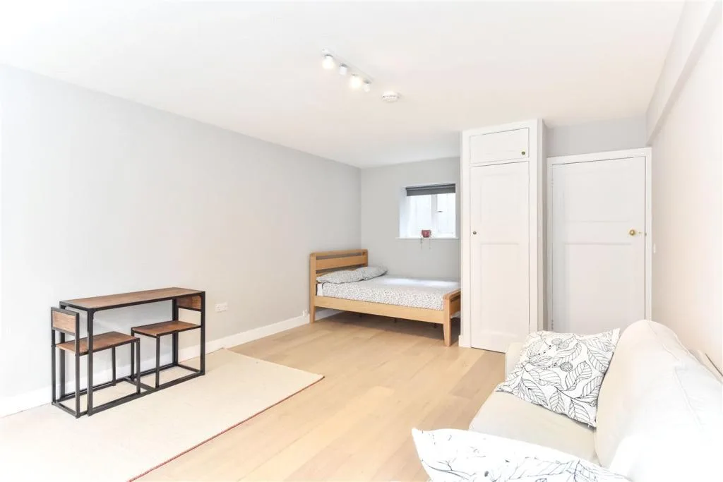 Studio flat for rent