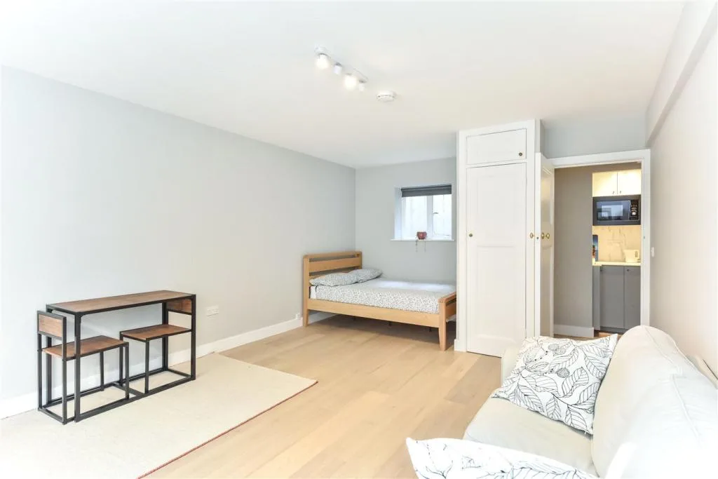 Studio flat for rent