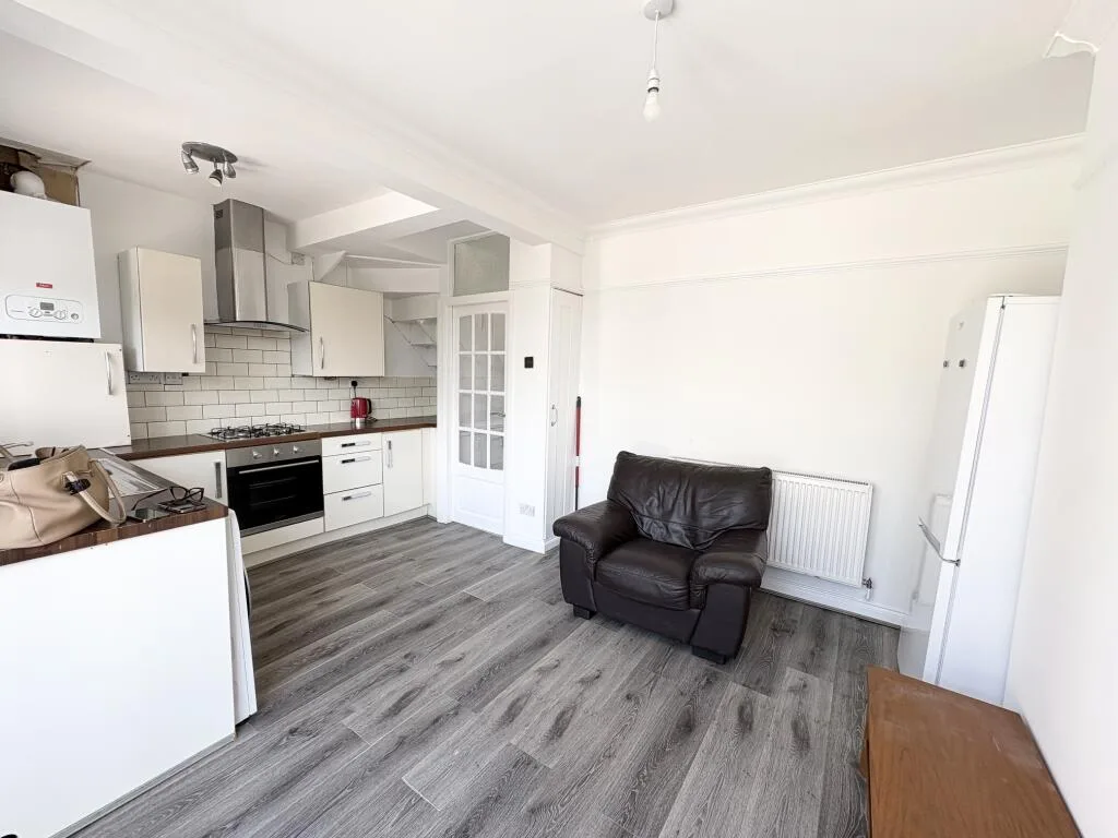 3 bedroom semi-detached house for rent