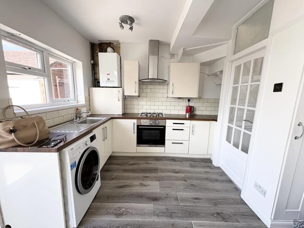 3 bedroom semi-detached house for rent