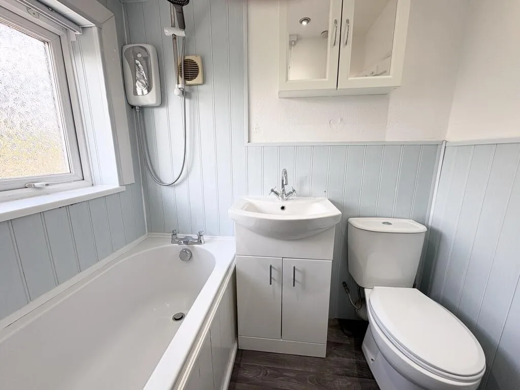 3 bedroom semi-detached house for rent