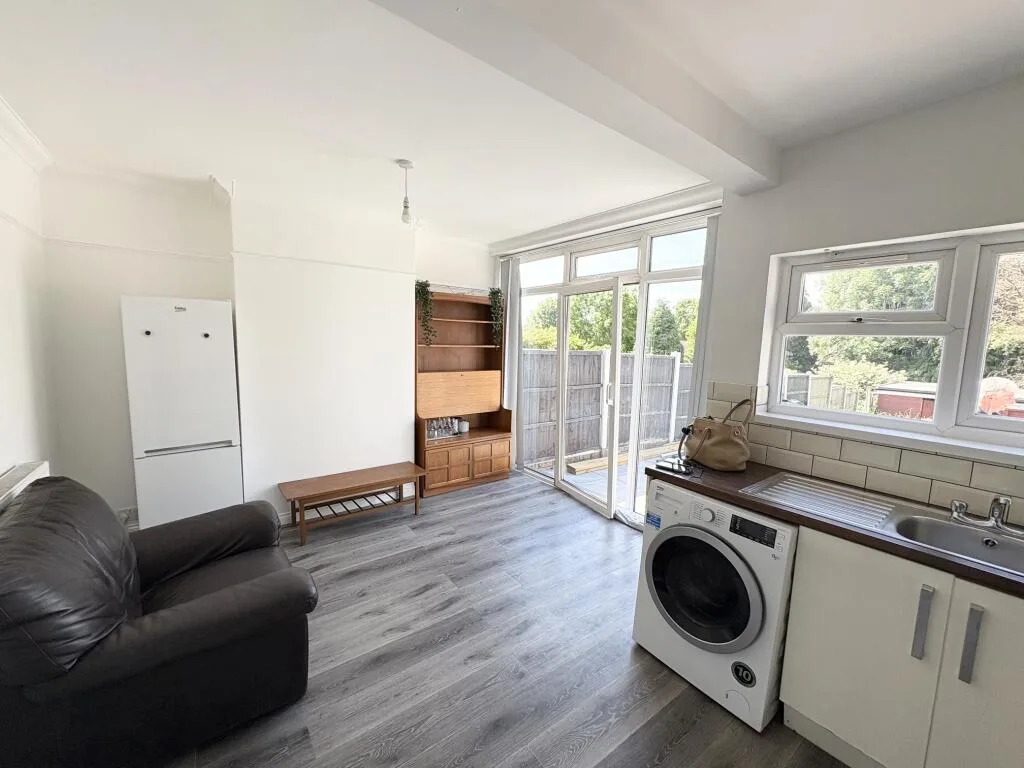 3 bedroom semi-detached house for rent