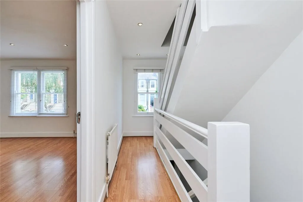 2 bedroom maisonette for rent