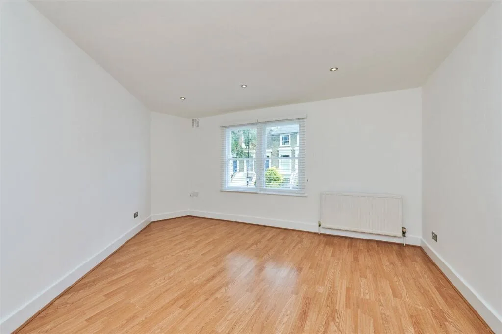 2 bedroom maisonette for rent