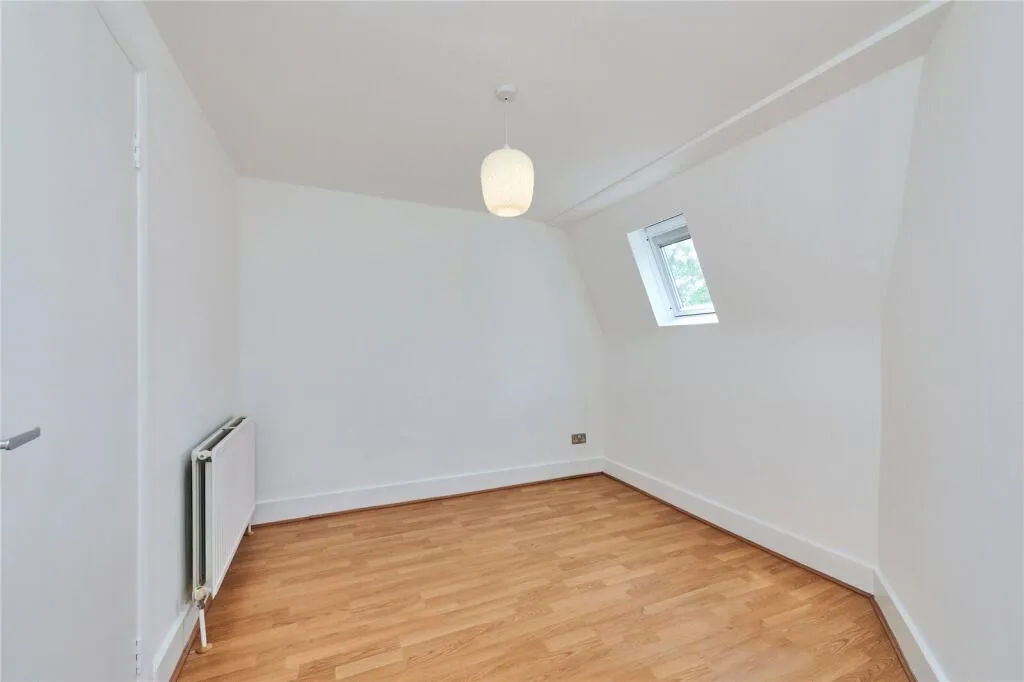 2 bedroom maisonette for rent