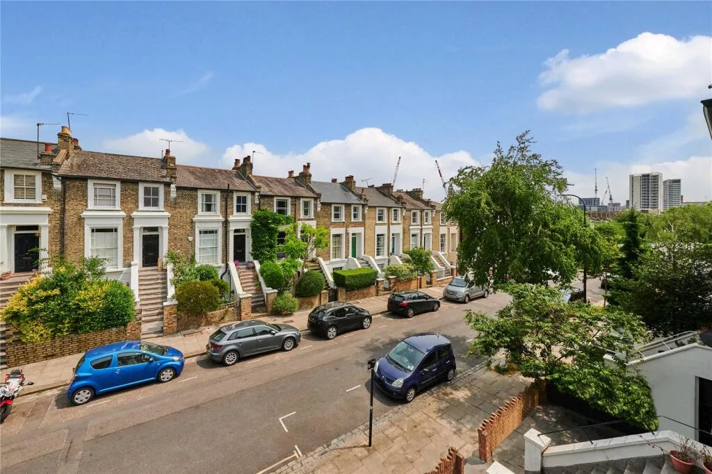 2 bedroom maisonette for rent