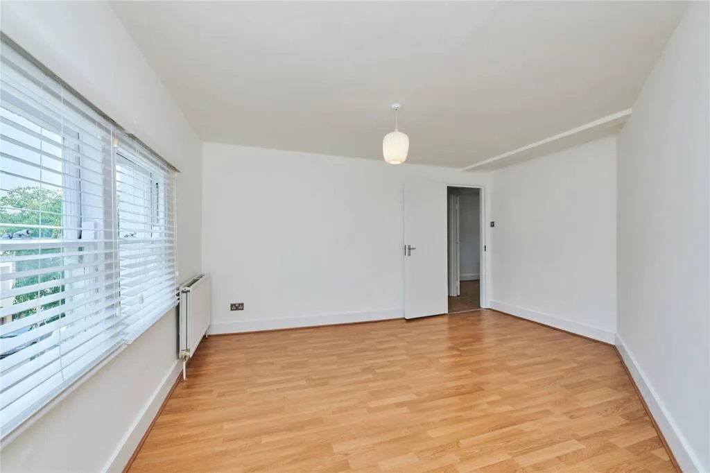 2 bedroom maisonette for rent