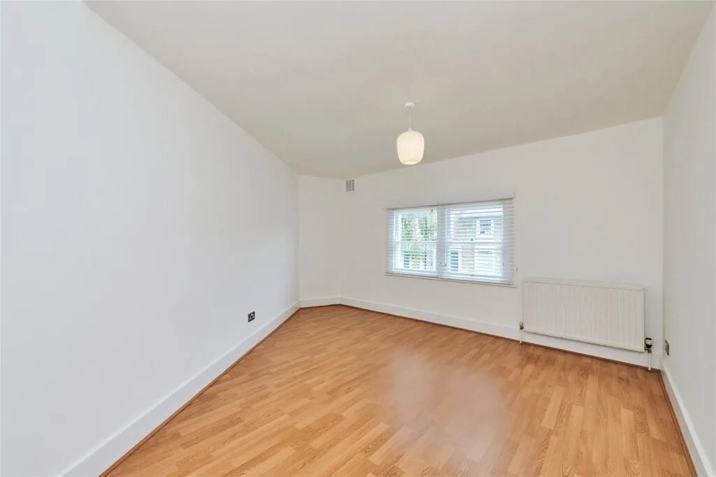 2 bedroom maisonette for rent
