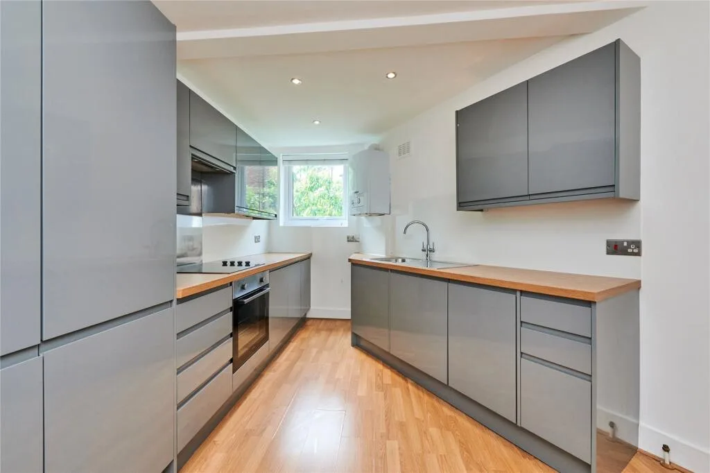 2 bedroom maisonette for rent