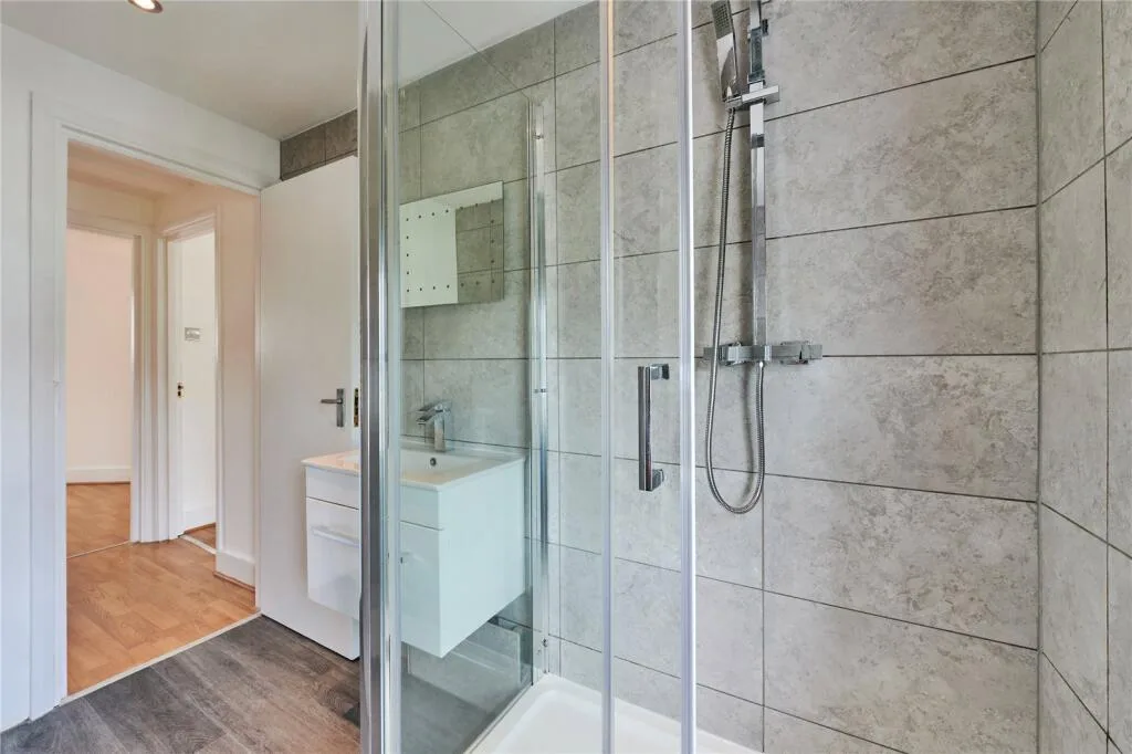 2 bedroom maisonette for rent