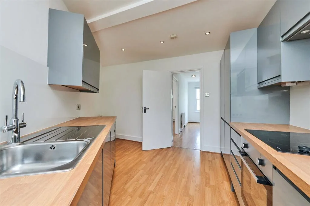 2 bedroom maisonette for rent