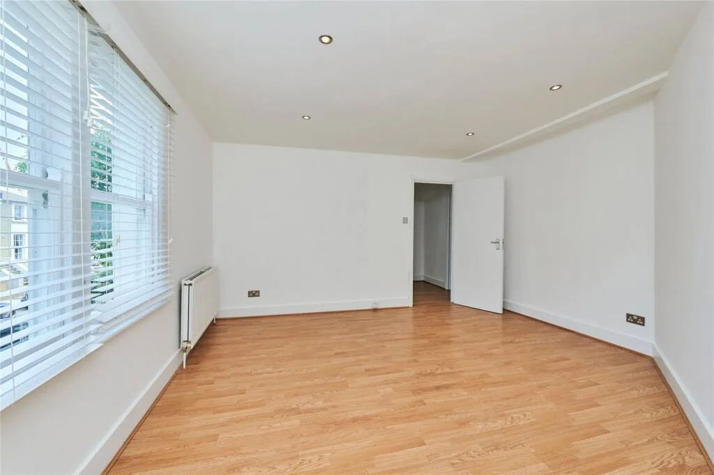 2 bedroom maisonette for rent