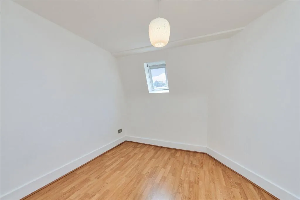 2 bedroom maisonette for rent