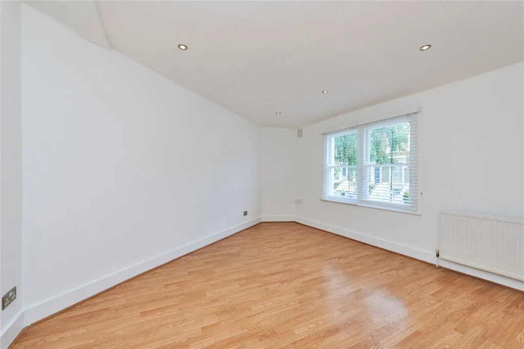 2 bedroom maisonette for rent
