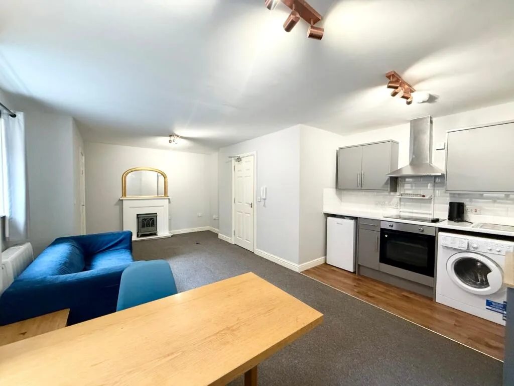 2 bedroom ground floor flat for rent