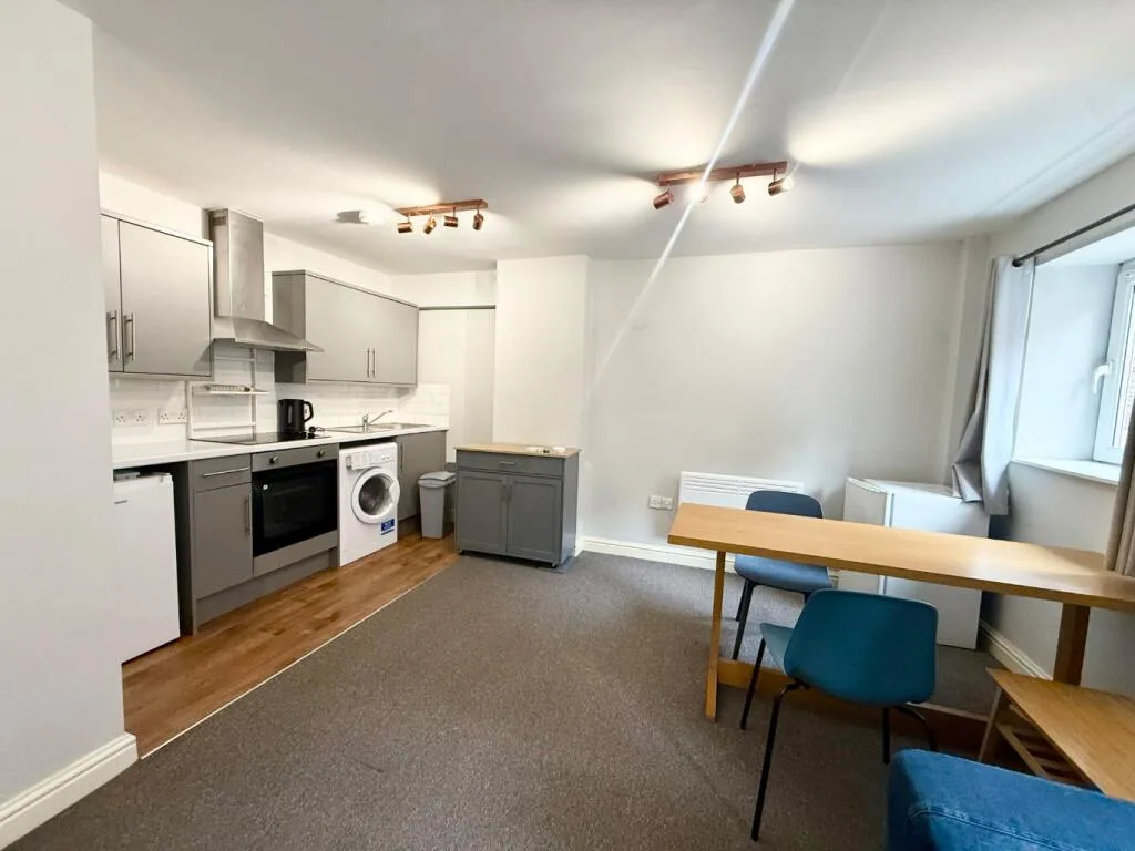 2 bedroom ground floor flat for rent