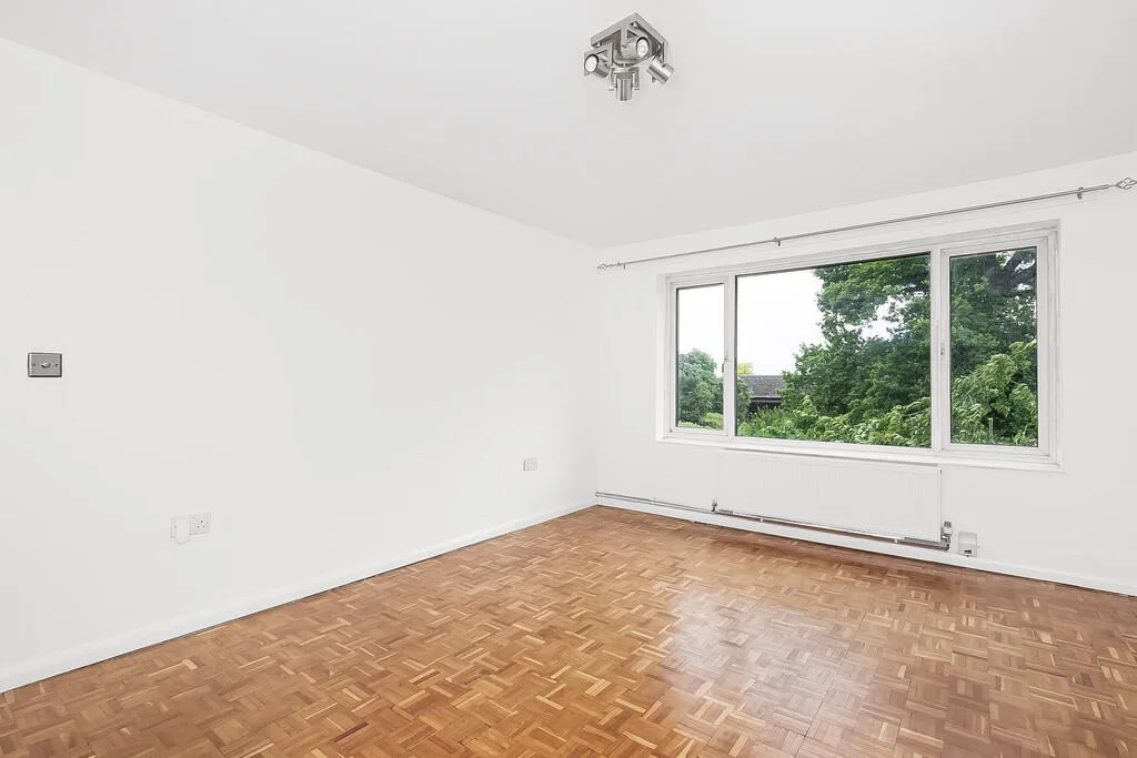 2 bedroom maisonette for rent
