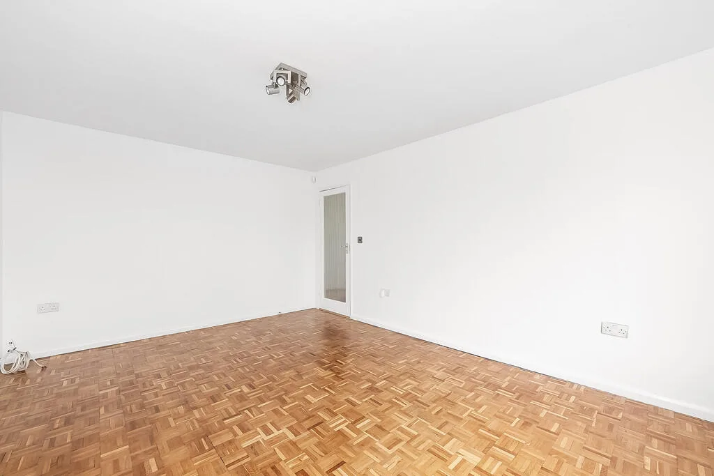 2 bedroom maisonette for rent
