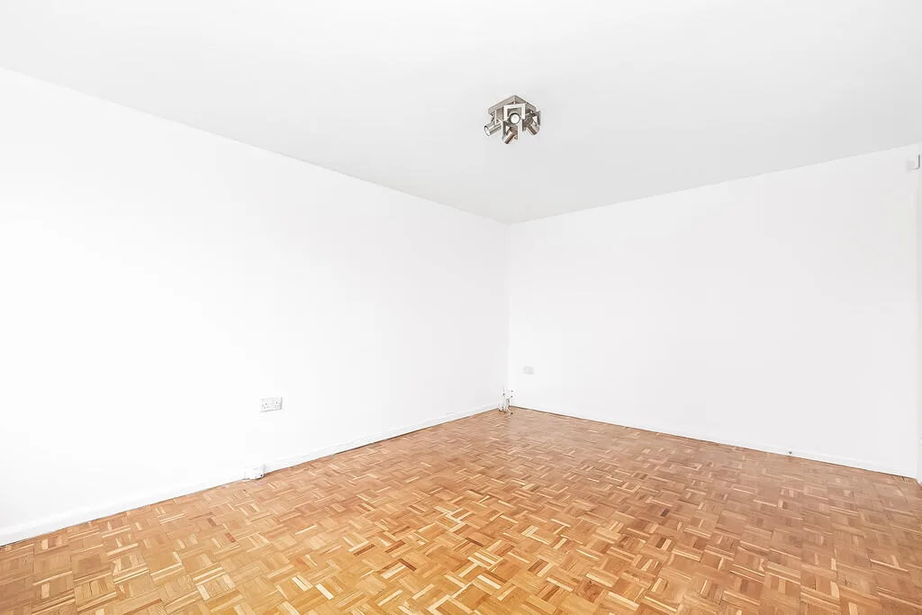 2 bedroom maisonette for rent
