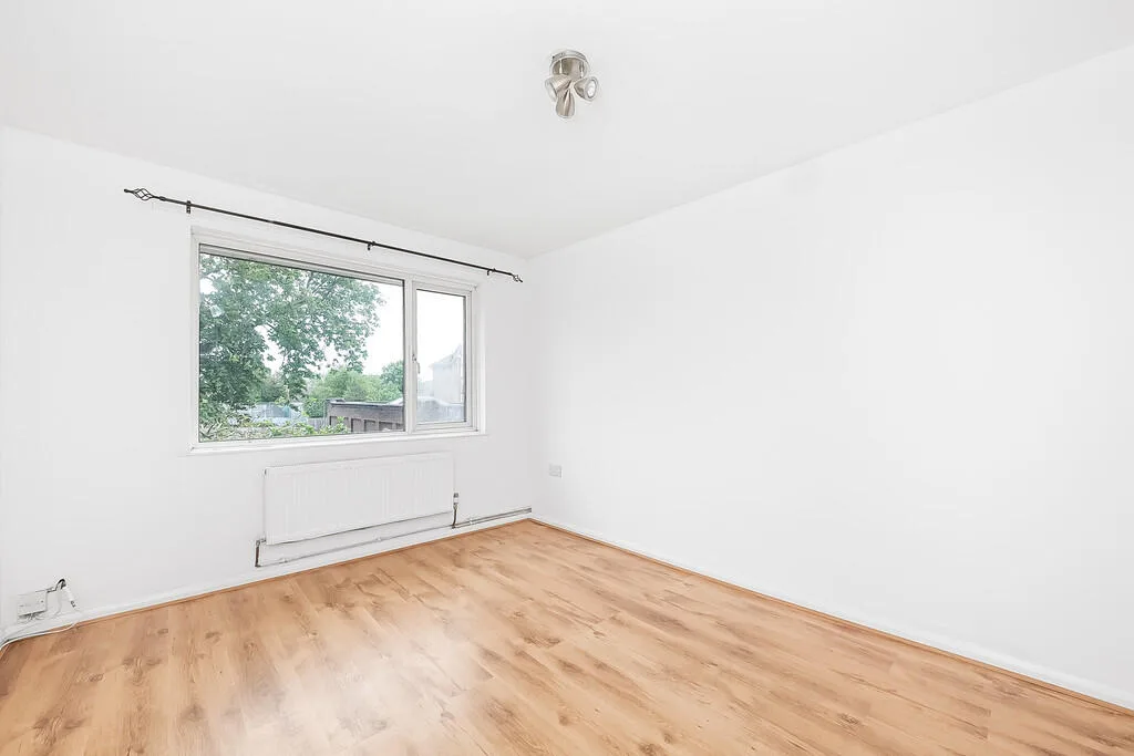 2 bedroom maisonette for rent