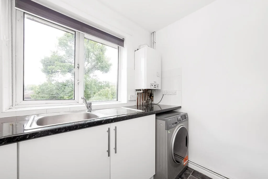 2 bedroom maisonette for rent