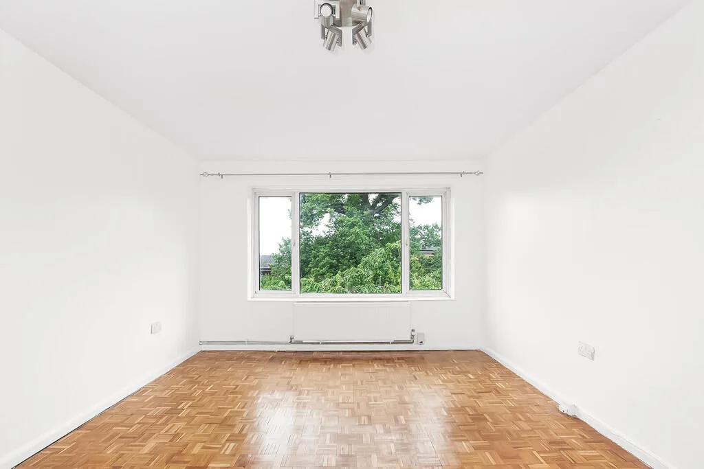 2 bedroom maisonette for rent