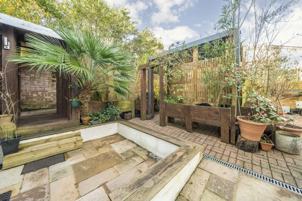 2 bedroom house for rent