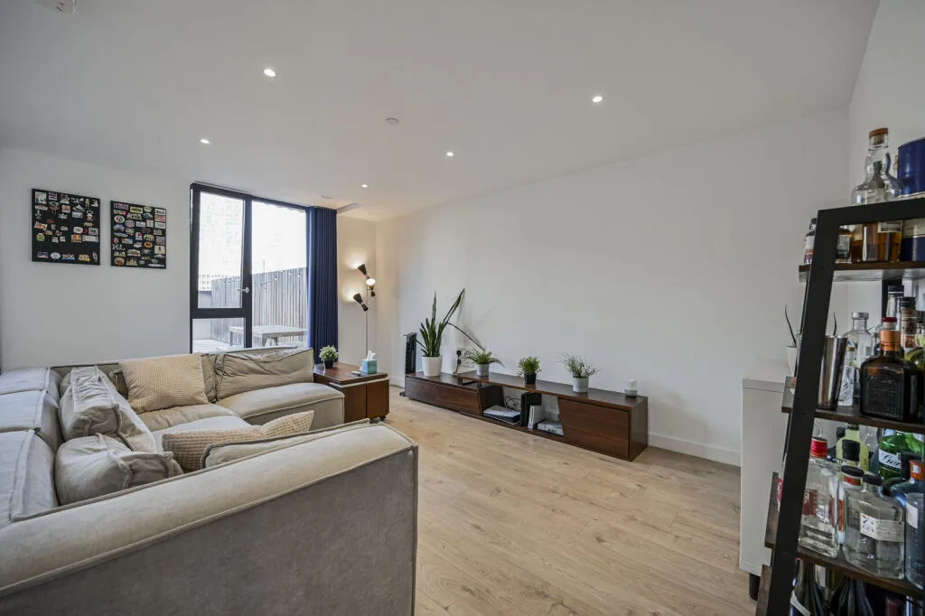 3 bedroom maisonette for rent