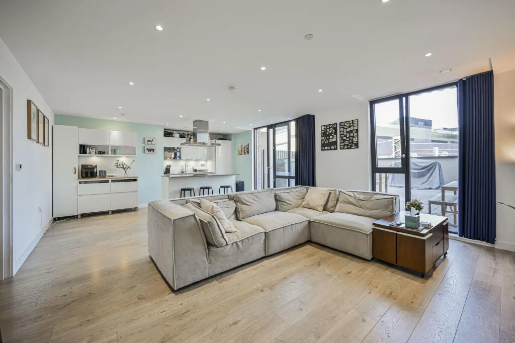 3 bedroom maisonette for rent
