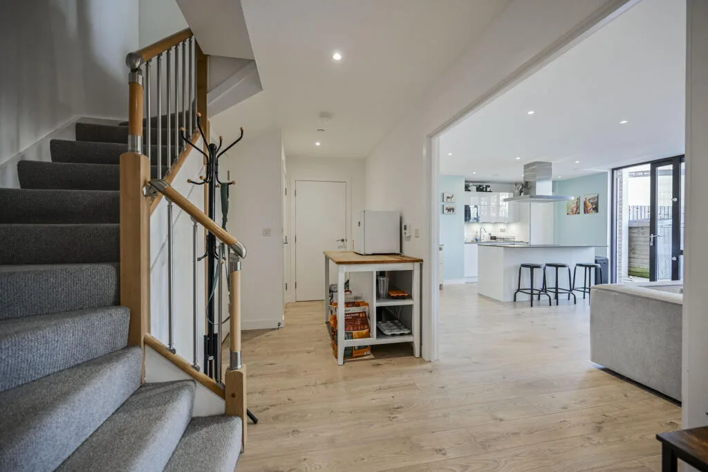 3 bedroom maisonette for rent
