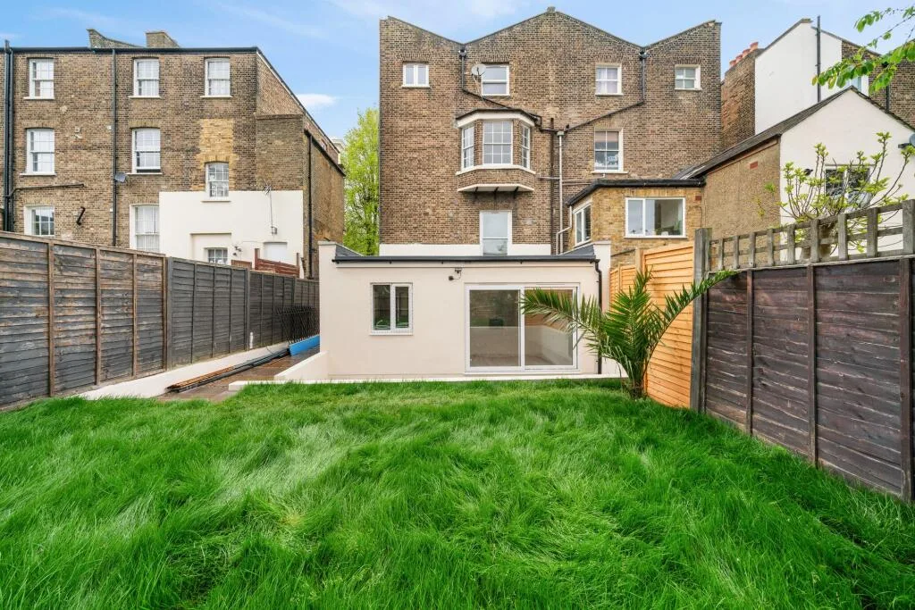3 bedroom ground floor flat for rent