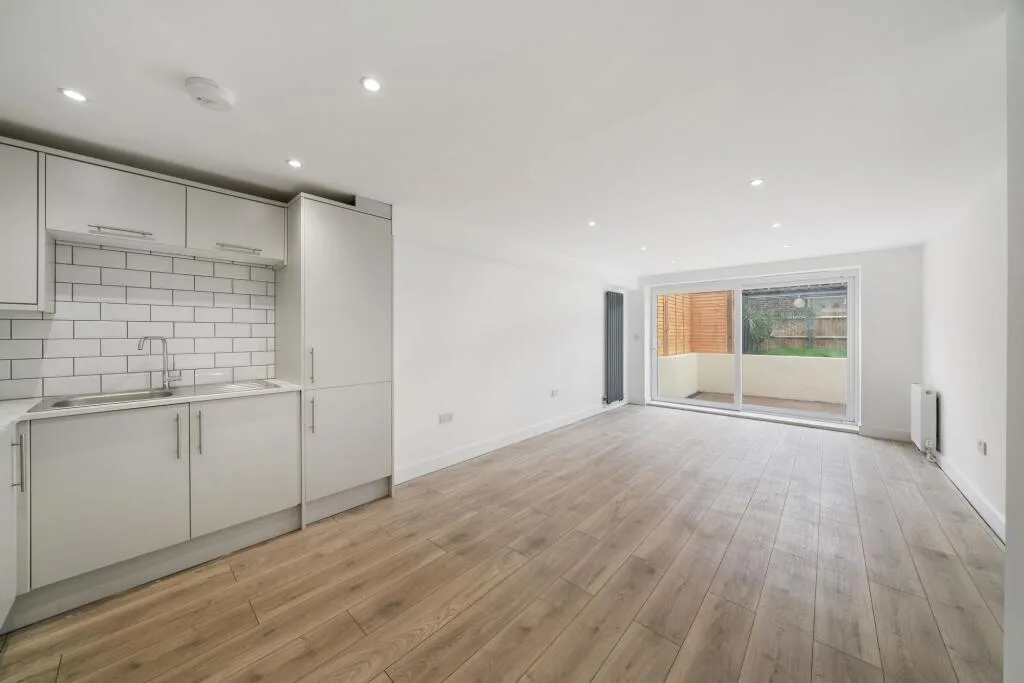 3 bedroom ground floor flat for rent