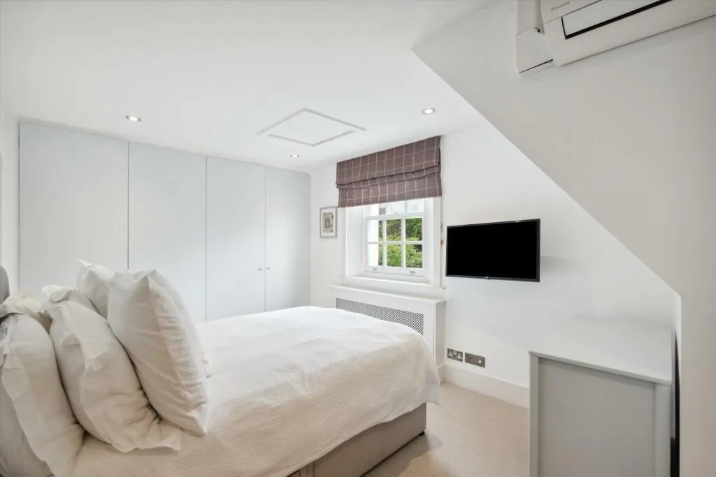 5 bedroom terraced house for rent