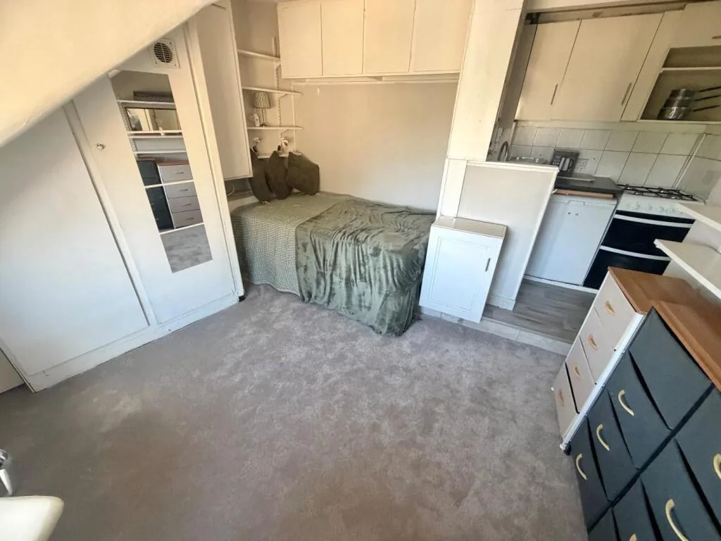 Studio flat for rent