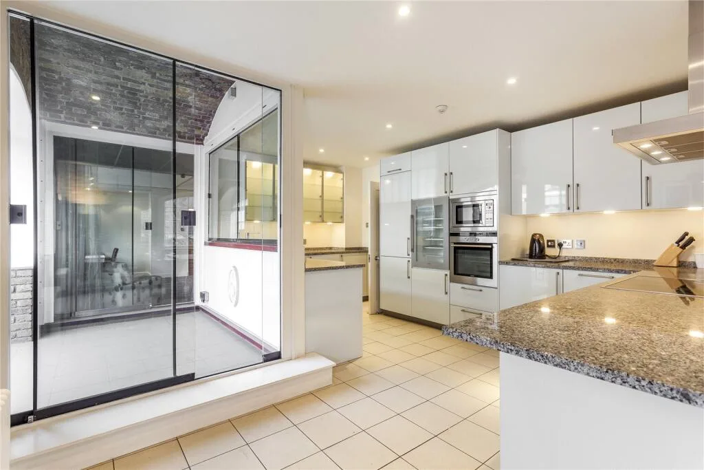 3 bedroom flat for rent
