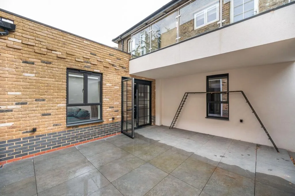 3 bedroom flat for rent
