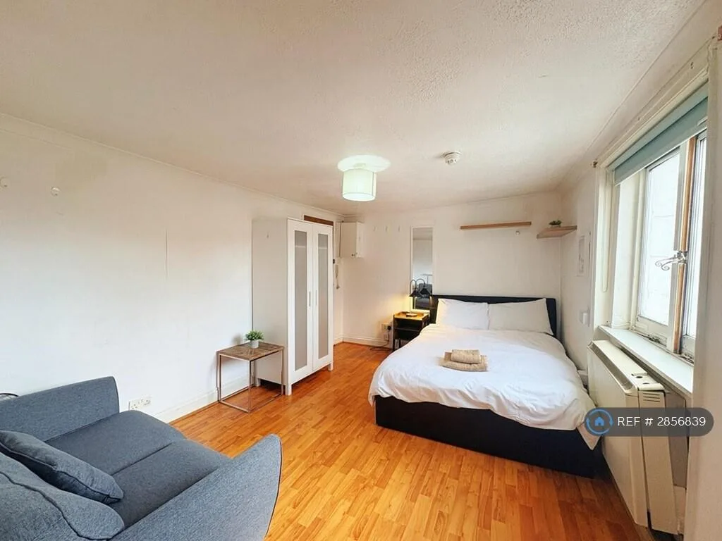 Studio flat for rent