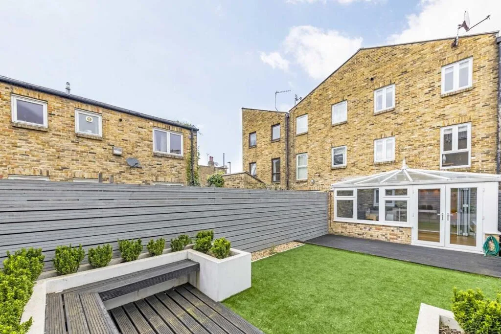 4 bedroom terraced house for rent