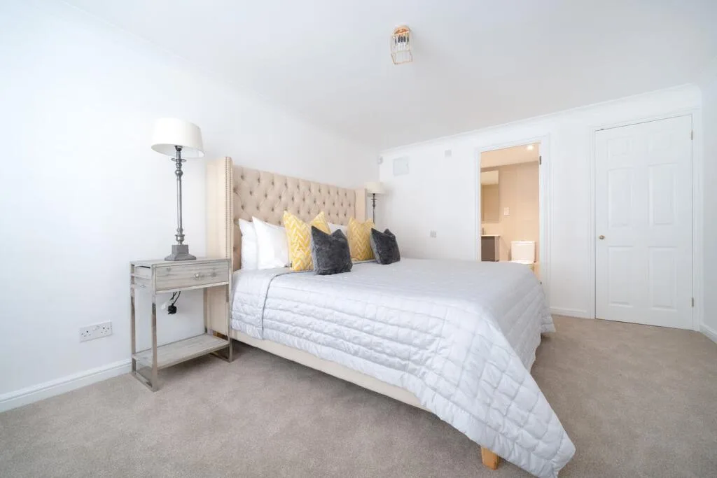 2 bedroom mews property for rent