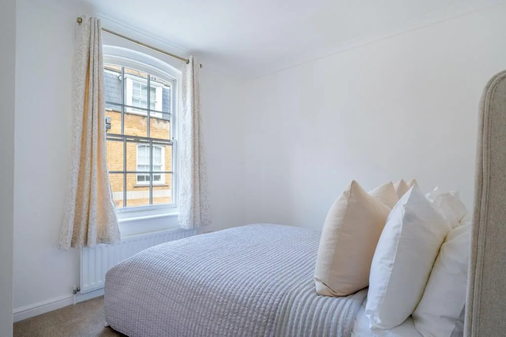 2 bedroom mews property for rent