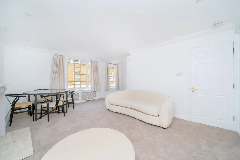 2 bedroom mews property for rent