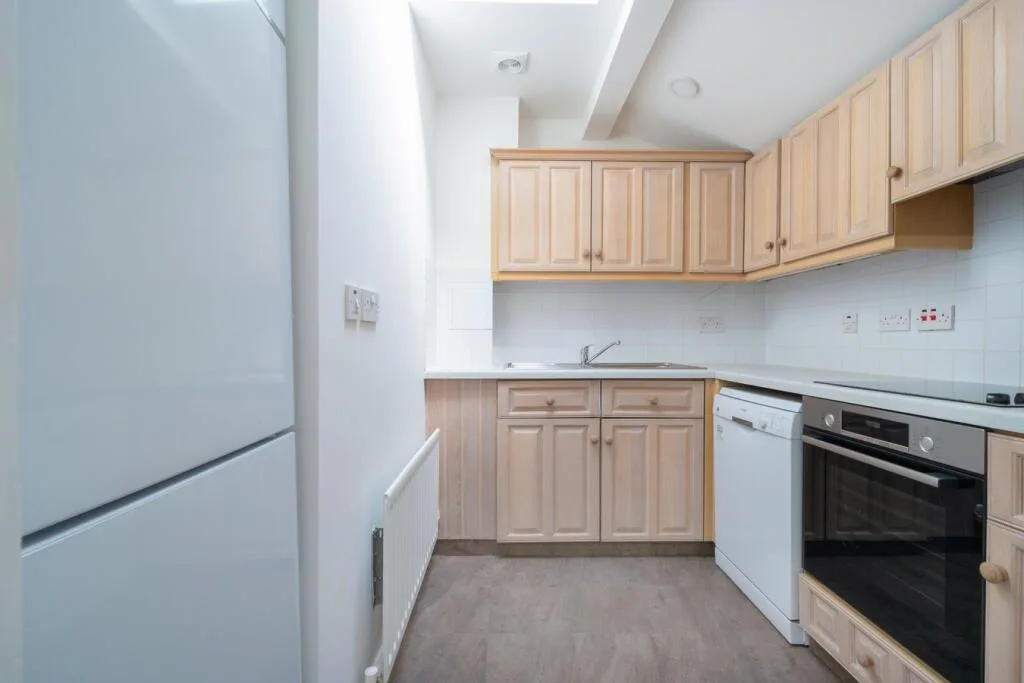 2 bedroom mews property for rent