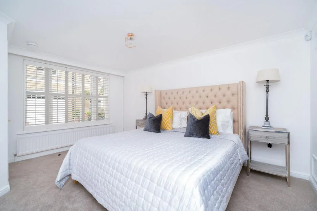 2 bedroom mews property for rent