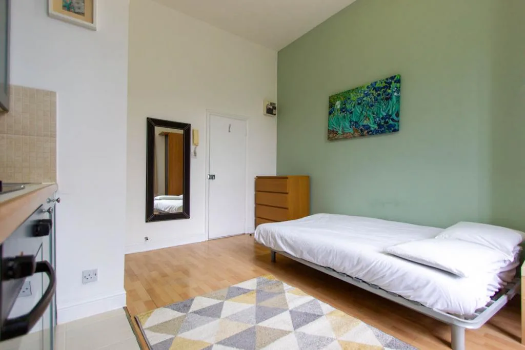 Studio flat for rent