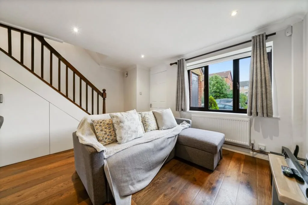2 bedroom semi-detached house for rent