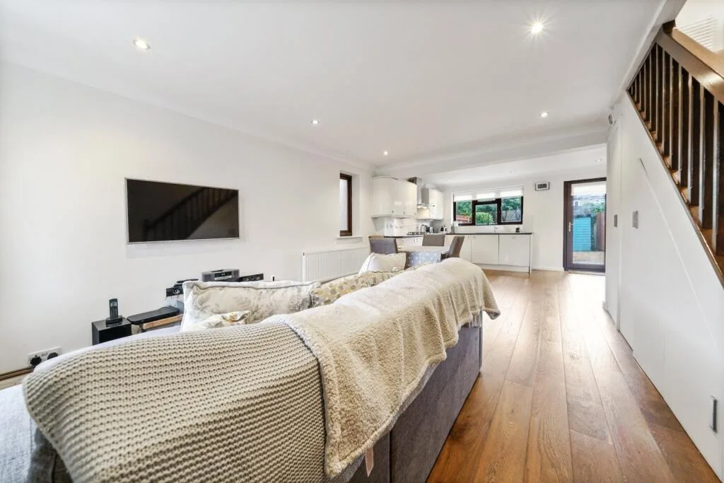 2 bedroom semi-detached house for rent