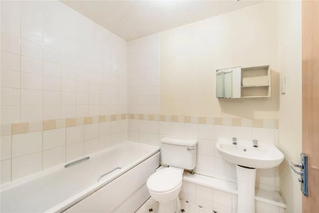 3 bedroom semi-detached house for rent