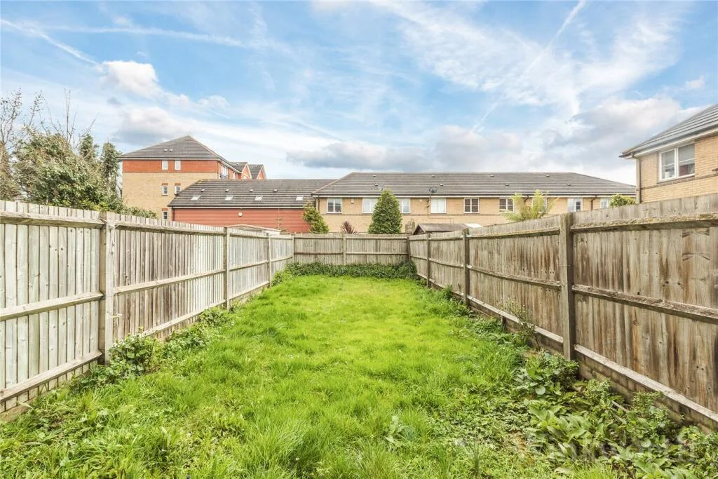 3 bedroom semi-detached house for rent