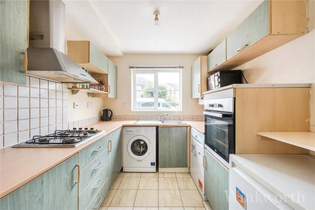 3 bedroom semi-detached house for rent